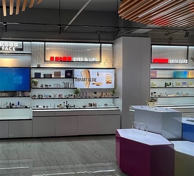 Showcase per il negozio di vetri di profumo per Duty Free Shop