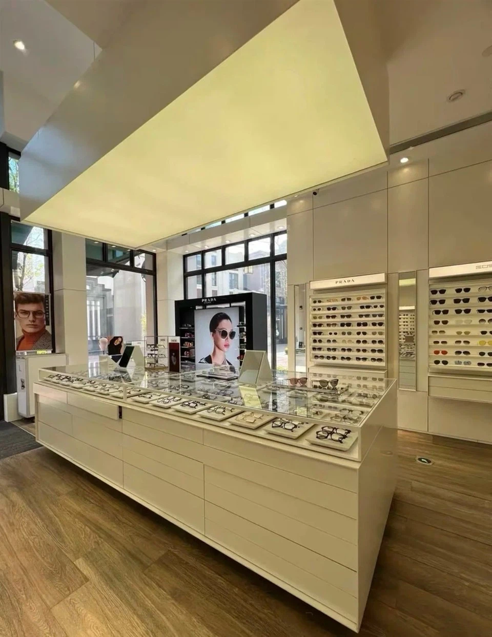 Sunglasses Display Optical Shop Decoration