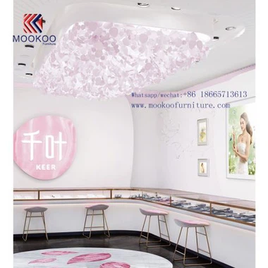 Vetrina di gioielli personalizzati usati moda in vendita