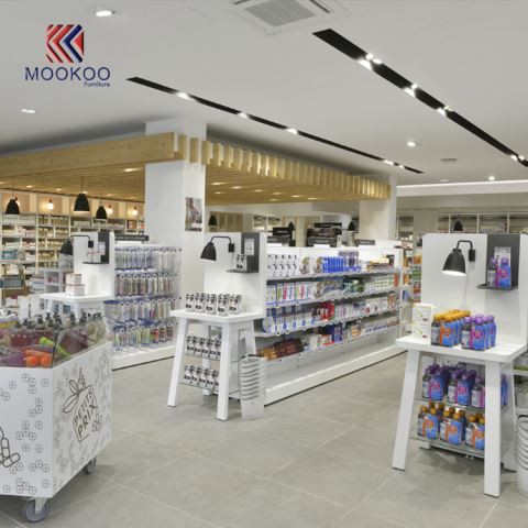 Vetrina dell'esposizione del negozio di punta della farmacia di legno